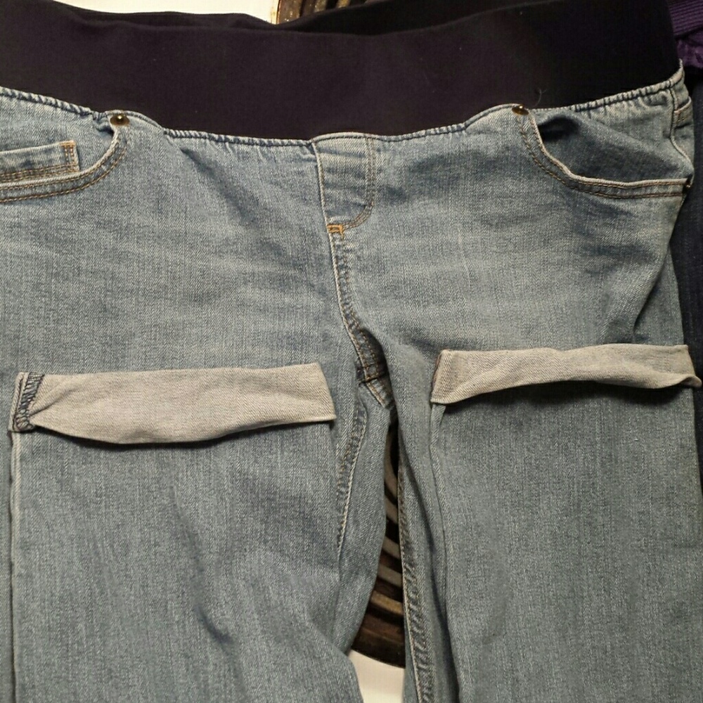 Maternity capris